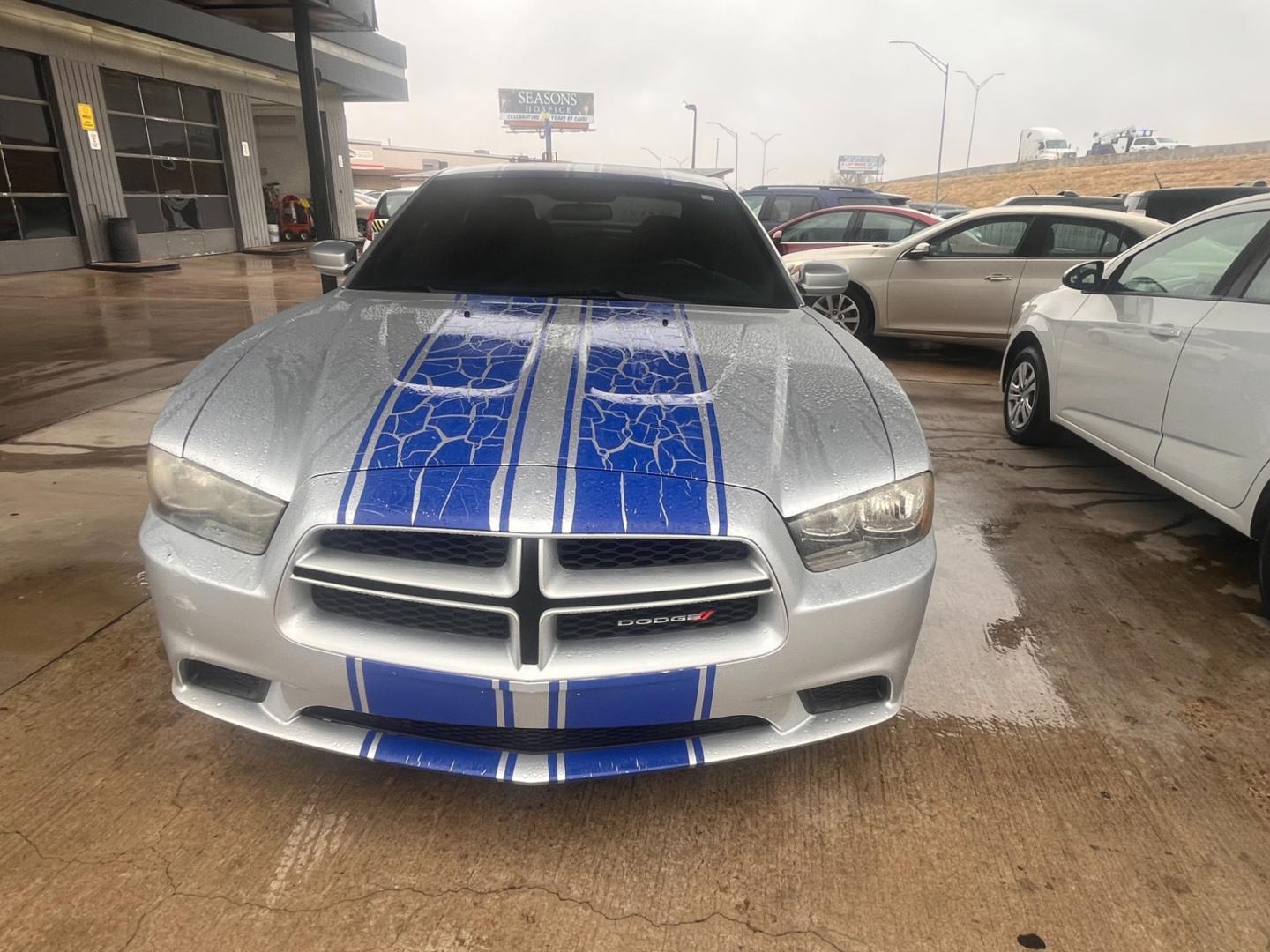 2012 SILVER DODGE CHARGER SE SE (2C3CDXBG9CH) with an 3.6L V6 DOHC 24V engine, 5-Speed Automatic transmission, located at 8101 E. Skelly Dr., Tulsa, OK, 74129, (918) 592-3593, 36.121891, -95.888802 - Photo#3